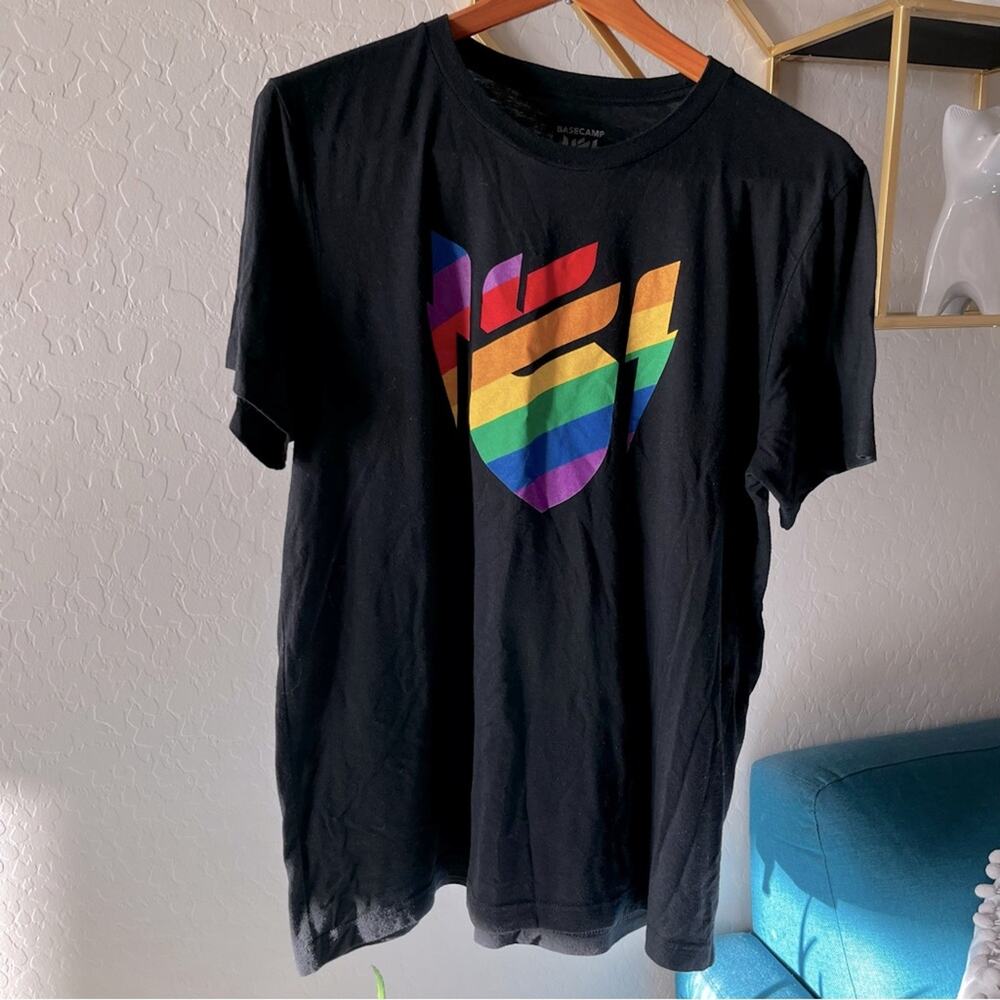 Basecamp Fitness rainbow logo pride graphic tee shirt mens size large L